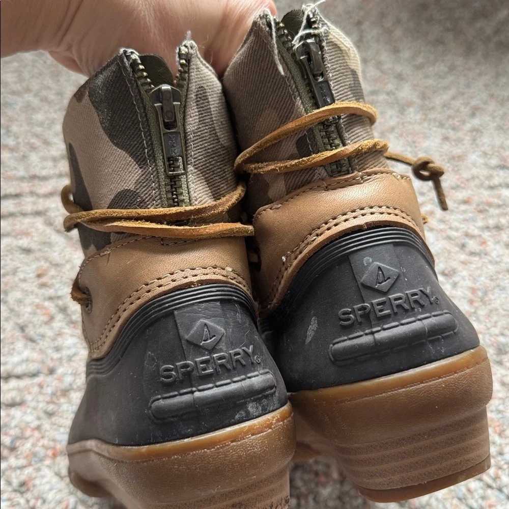 Sperry Saltwater Wedge Tide Camouflage Duck Boots with Tan leather Laces size 7